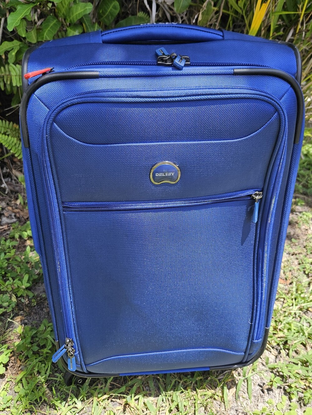 DELSEY CARRY ON SUITCASE, DELSEY 14"X23" SUITCASE WITH WHEELS, Delsey Luggage